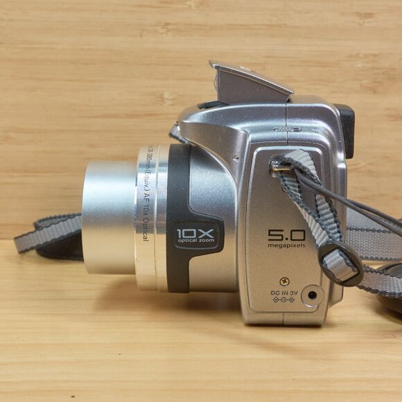 Kodak Easyshare Z740 5 MP Digital Camera, 10x Optical Zoom - Picture 3 of 8